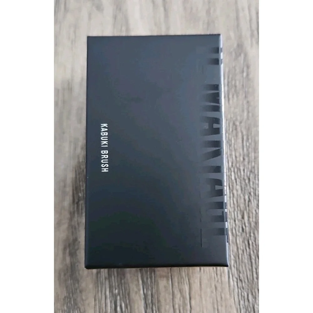 IL MAKIAGE Kabuki Brush - NEW In Box